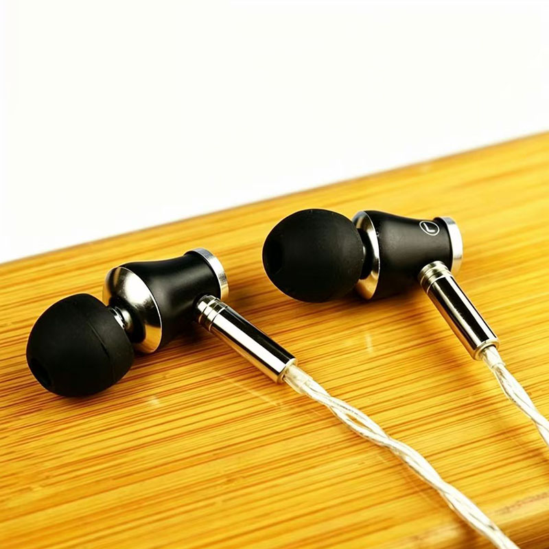 سماعات أذن داخلية عالية الدقة  - مراجعة Wired Earphone Mic وسعره